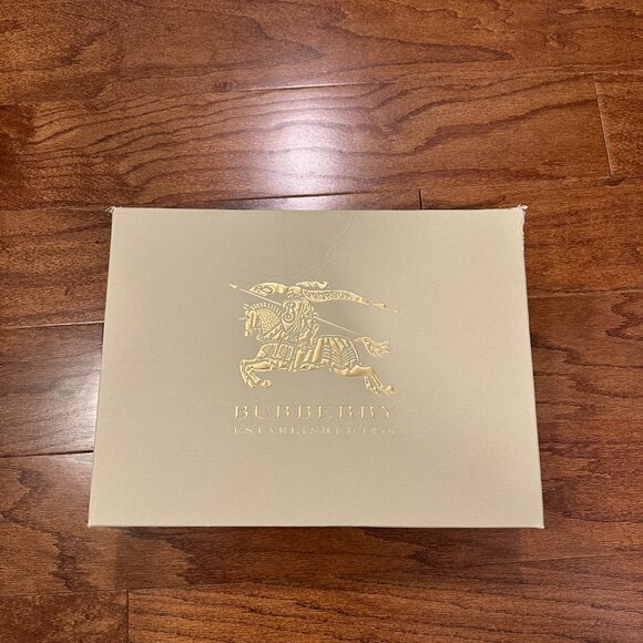 Burberry Phoebe Studded House Check Hobo Bag – New with tags - Picture 2 of 7